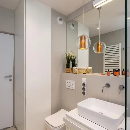 Vetulaniego With Air Conditioning & Parking By Renters Prestige Apartamento *