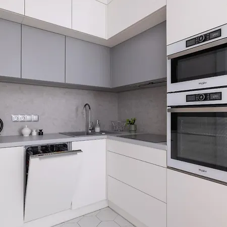 Vetulaniego With Air Conditioning & Parking By Renters Prestige Apartamento